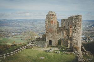 Photos du chateau Rochebaron à Bas-en-Basset en Haute Loire.